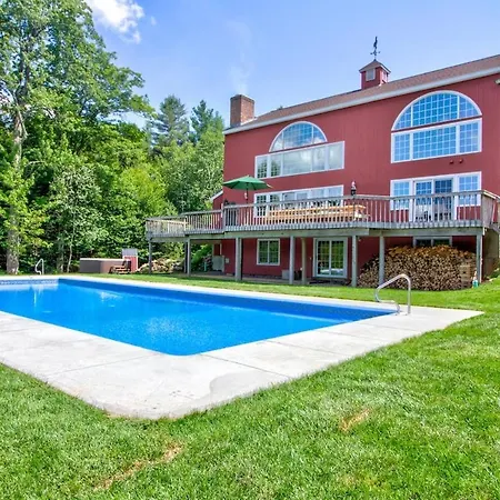Stratton And Bromley 9 Brs Estate With A Swimming Pool Villa